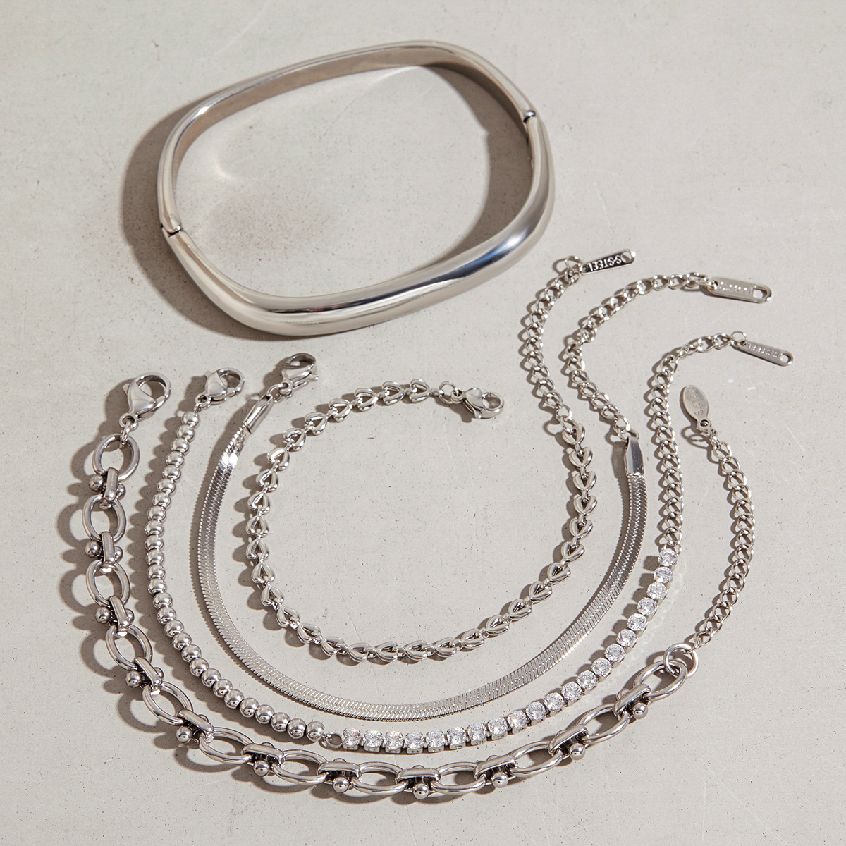 Elenys Valena Love zapínání a detail